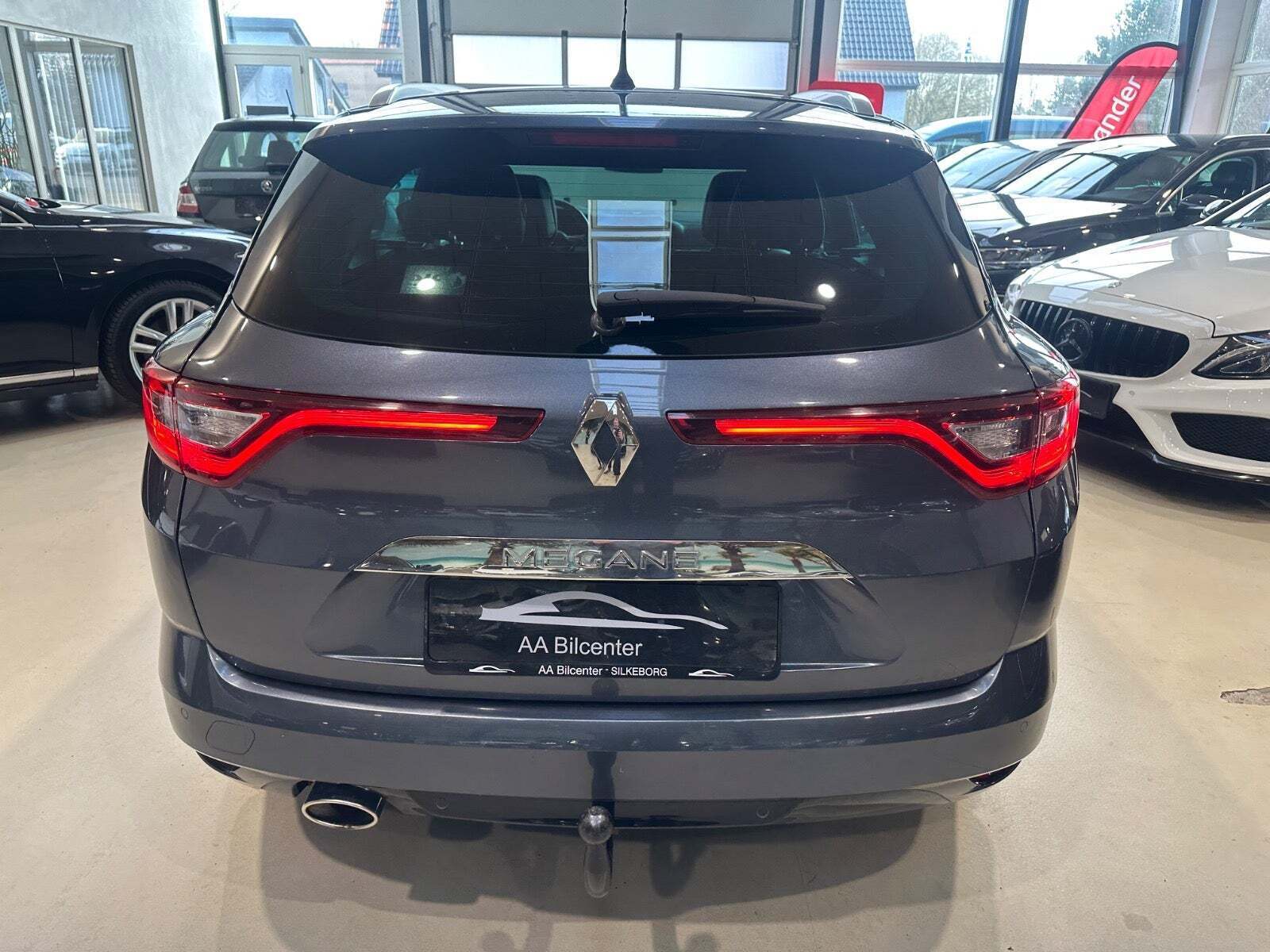 Grå Renault Megane IV fra 2018