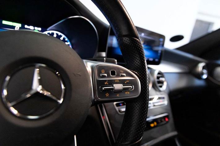 Sort Mercedes C300 de fra 2019