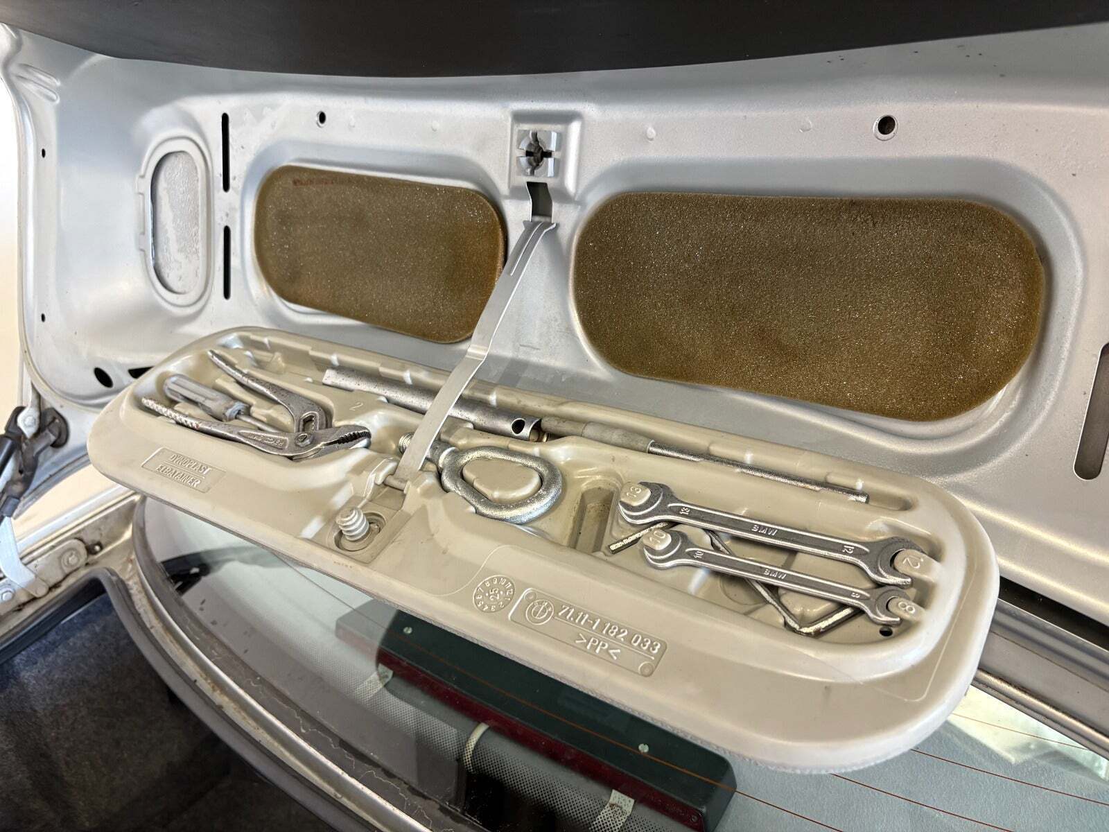 Sølv BMW 316i fra 1995