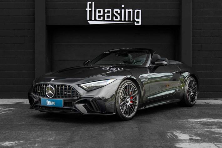 Sort Mercedes SL55 fra 2023 set udefra