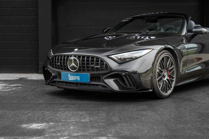 Sort Mercedes SL55 fra 2023 set udefra