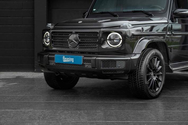 Sort Mercedes G500 fra 2022 set udefra