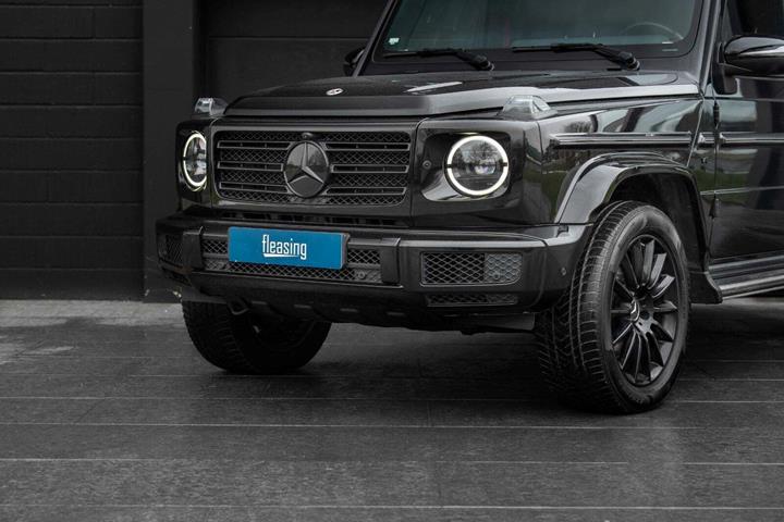 Sort Mercedes G500 fra 2022 set udefra