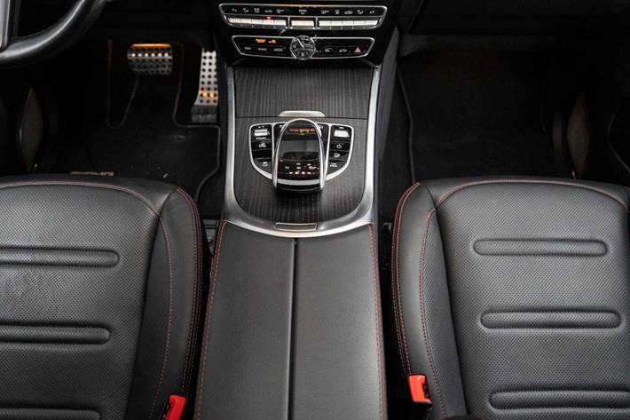 Sort Mercedes G500 fra 2022 set indefra