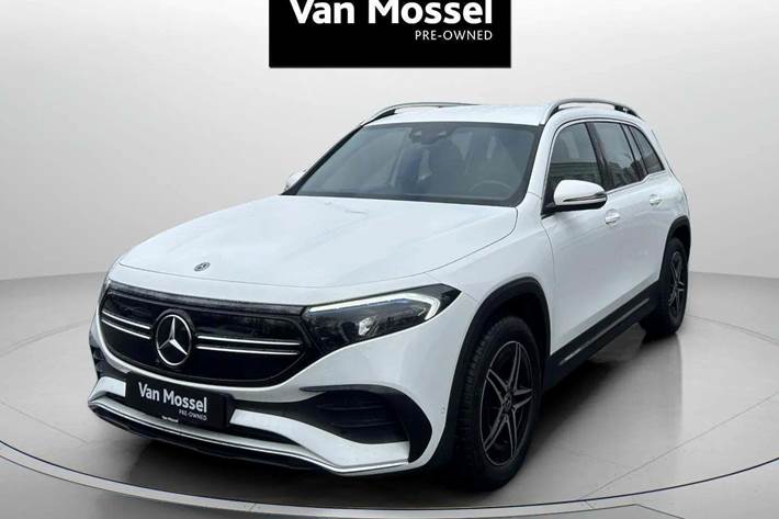 Hvid Mercedes EQB250 fra 2023 set udefra