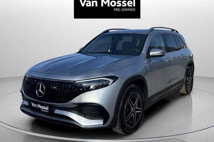 Sølv Mercedes EQB250+ fra 2025 set udefra