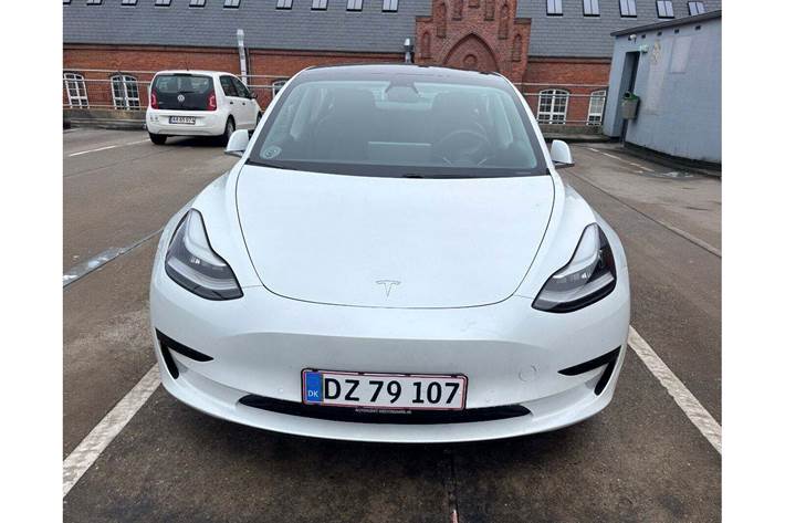 Hvid Tesla Model 3 fra 2020