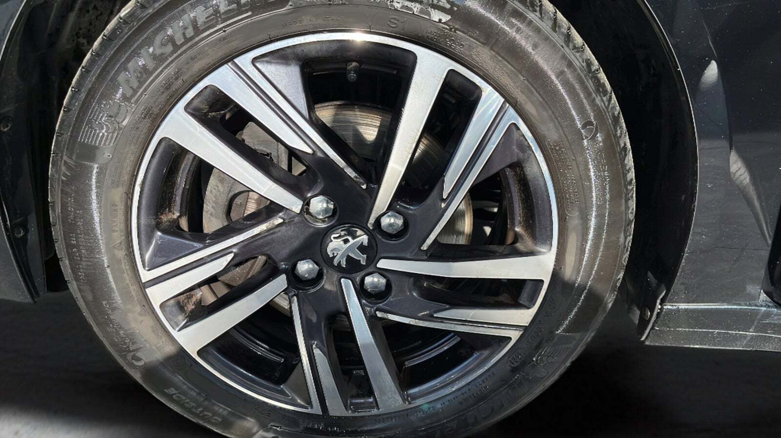 Sort Peugeot 208 fra 2022