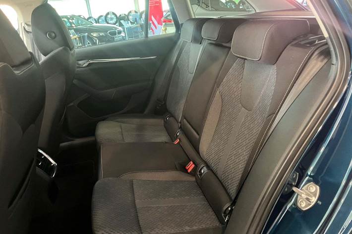 Blå Skoda Octavia fra 2021