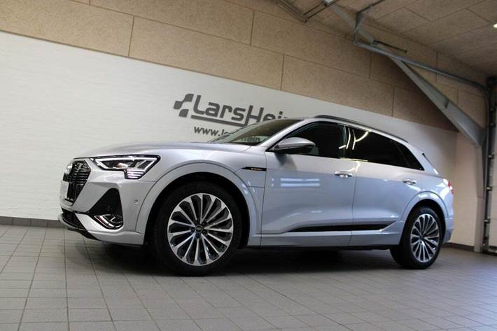 Sølv Audi e-tron fra 2022