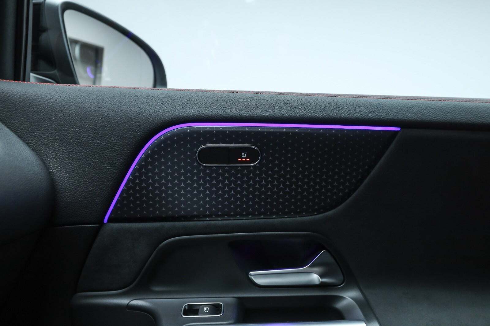 Blå Mercedes EQA250+ fra 2025