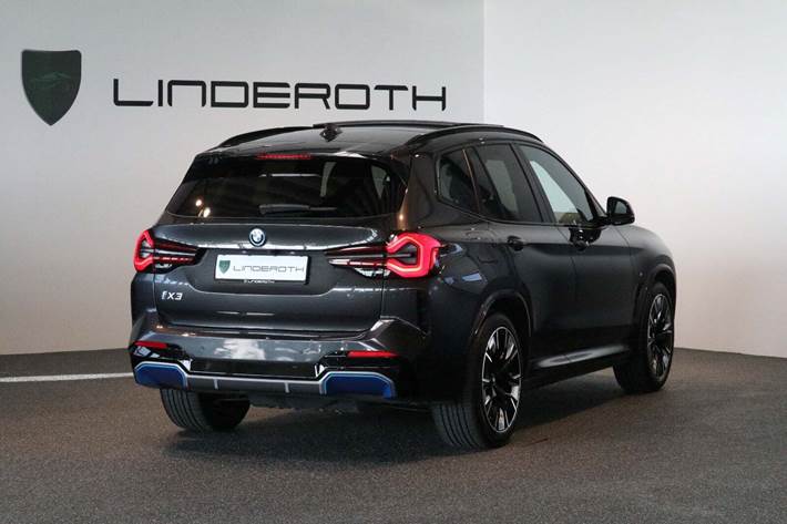 Grå BMW iX3 fra 2022