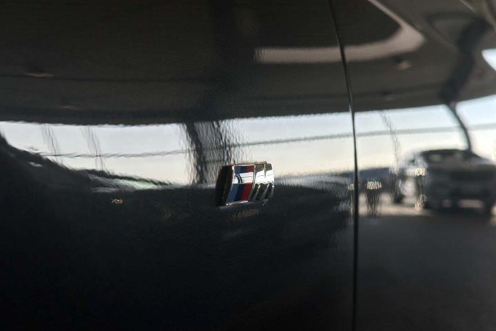 Grå BMW iX3 fra 2022