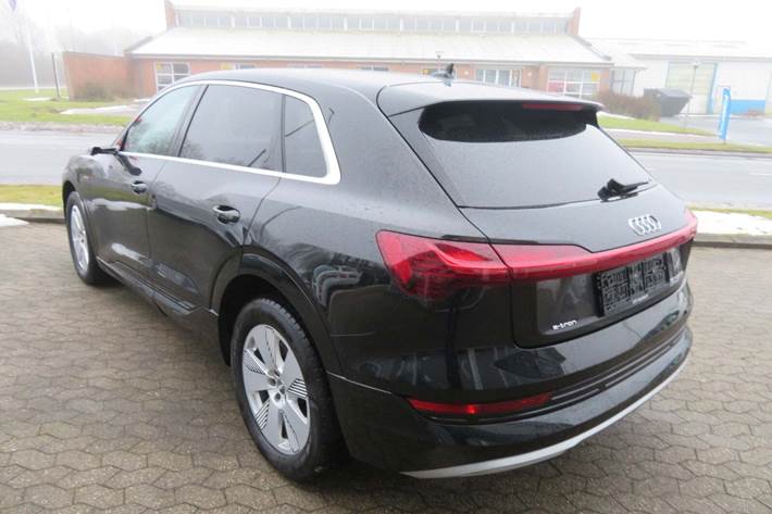 Sort Audi e-tron fra 2020
