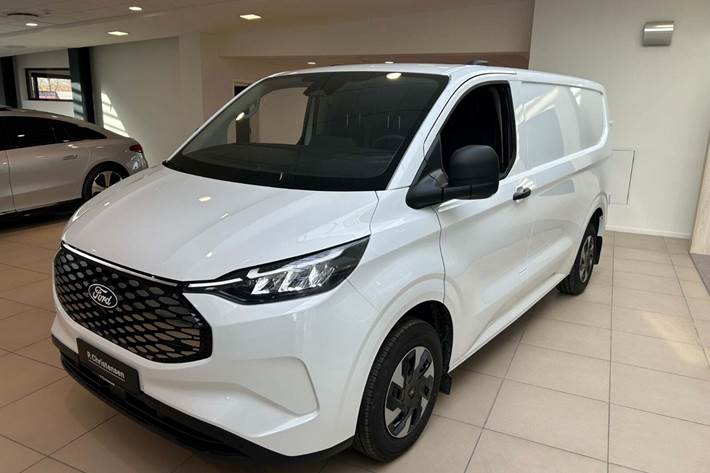 Hvid Ford E-Transit Custom 320S fra 2026 set udefra