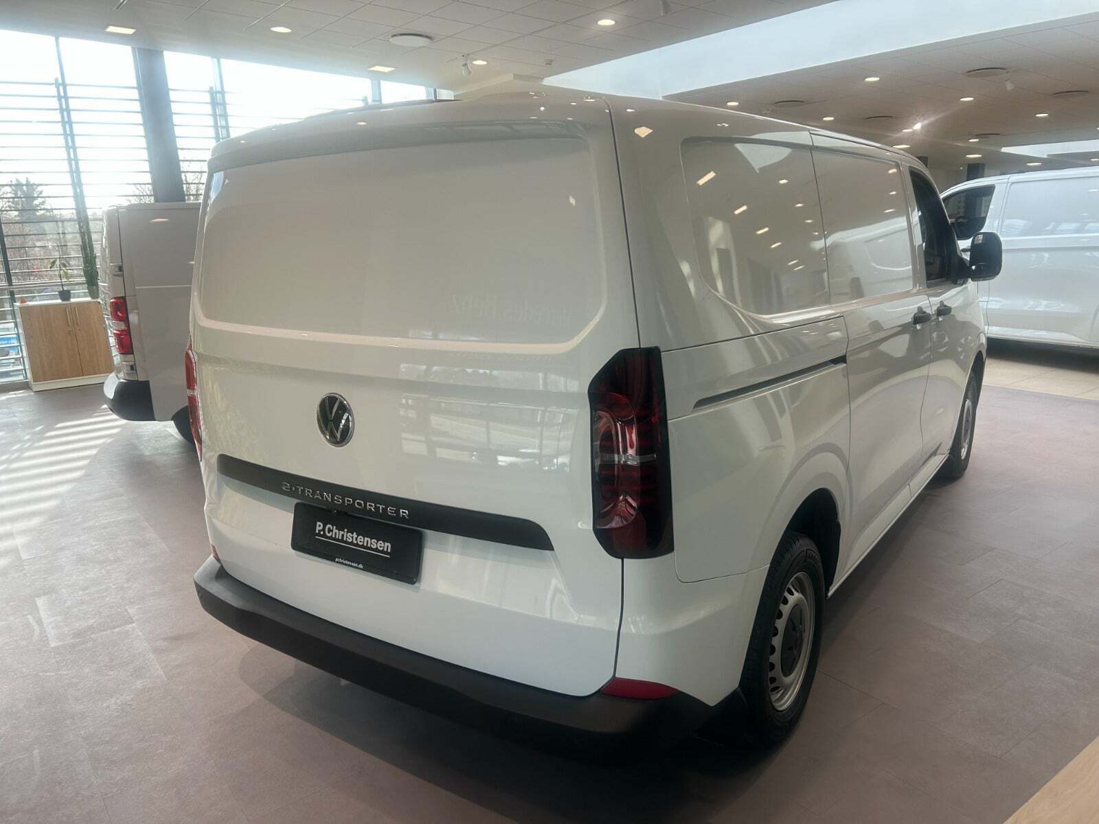 Hvid VW e-Transporter fra 2025