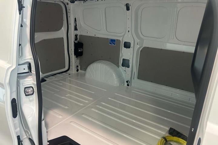 Hvid VW e-Transporter fra 2025