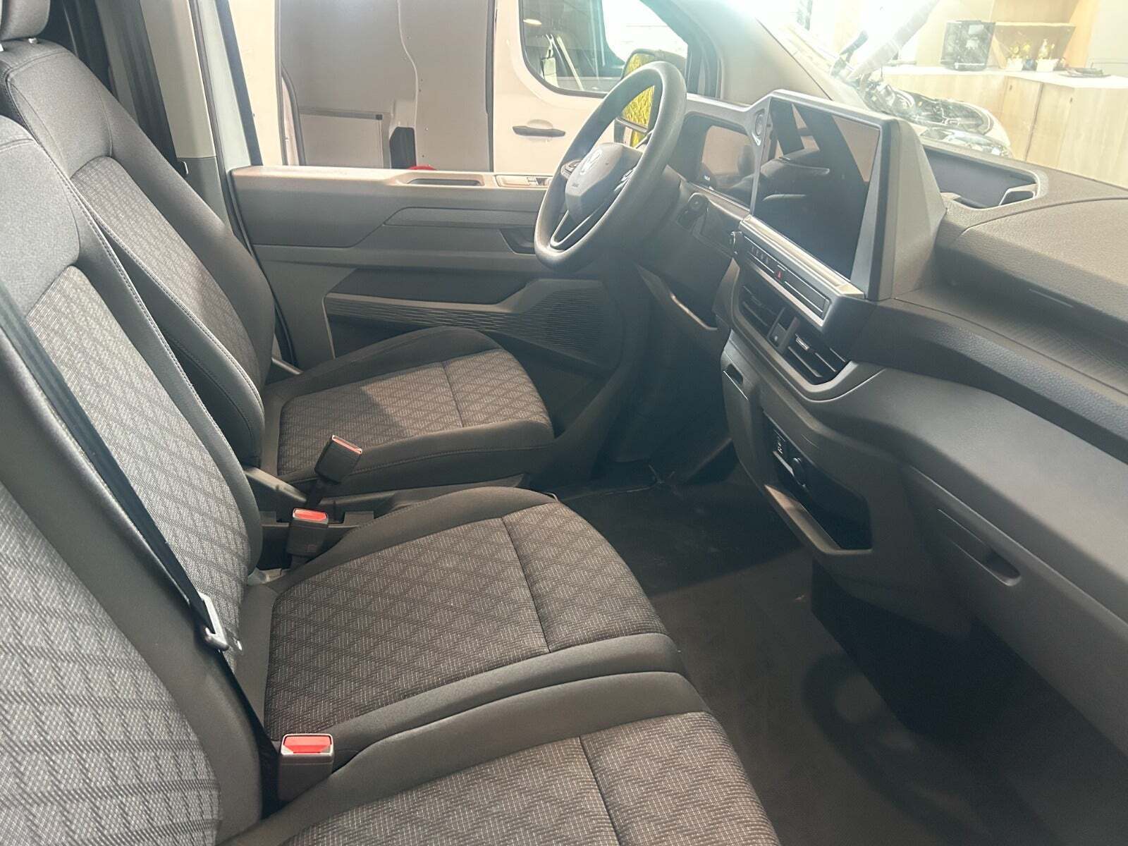 Hvid VW e-Transporter fra 2025