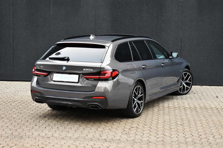 Sort BMW 530e fra 2022