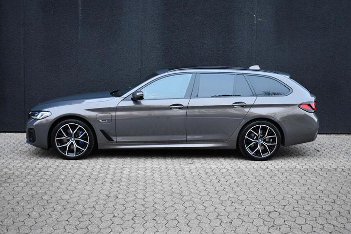Sort BMW 530e fra 2022