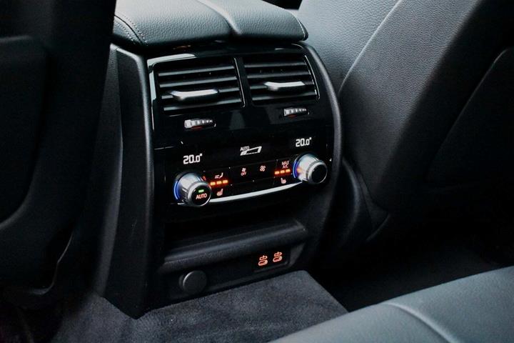 Sort BMW 530e fra 2022