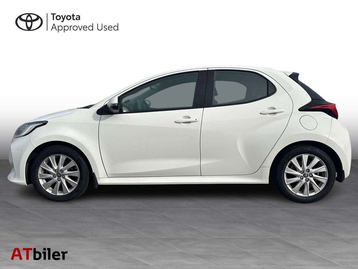 Hvid Toyota Yaris fra 2022