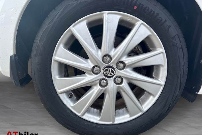 Hvid Toyota Yaris fra 2022