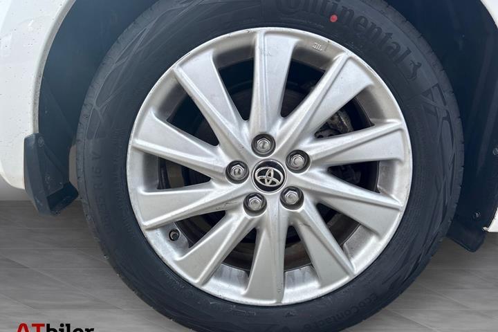 Hvid Toyota Yaris fra 2022