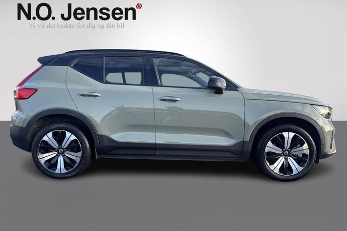 Grå Volvo XC40 fra 2022