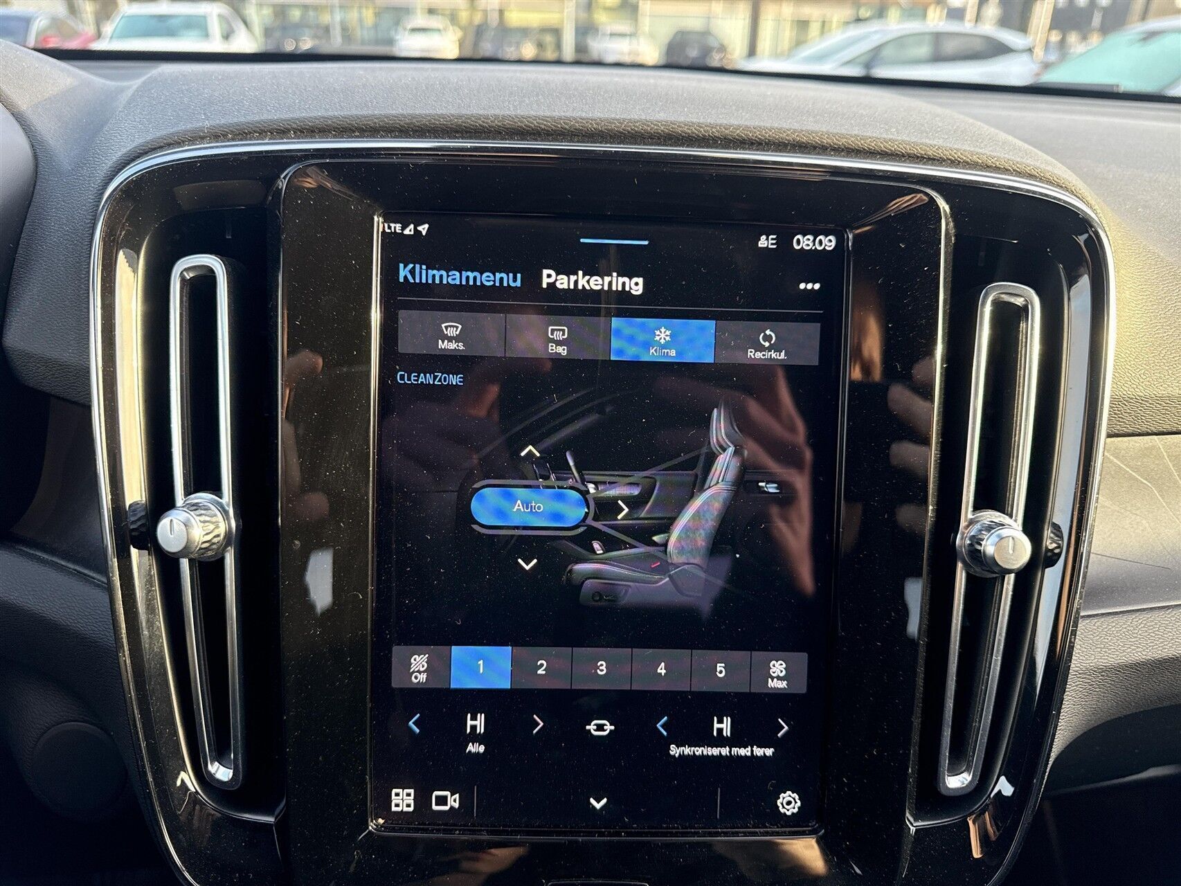 Grå Volvo XC40 fra 2022