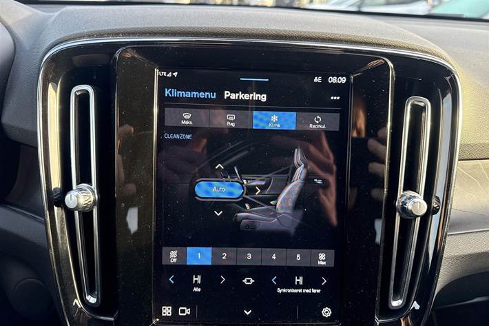 Grå Volvo XC40 fra 2022