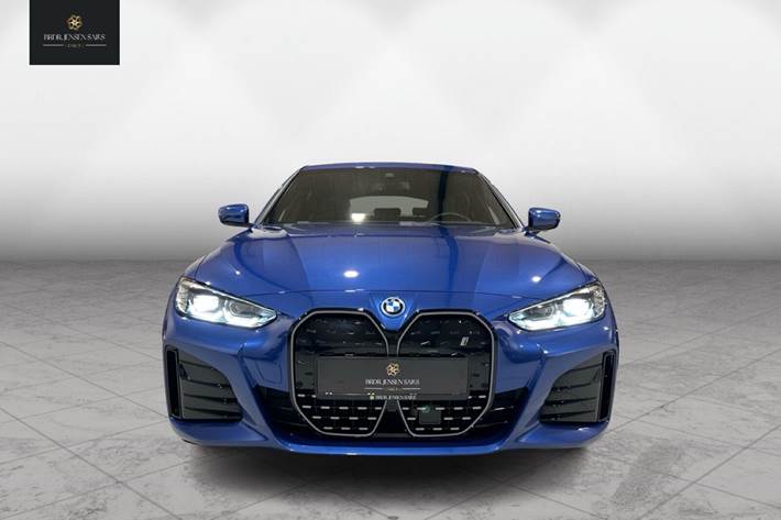 Blå BMW i4 fra 2023