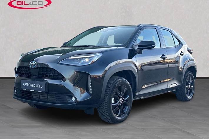 Sort Toyota Yaris Cross fra 2023 set udefra