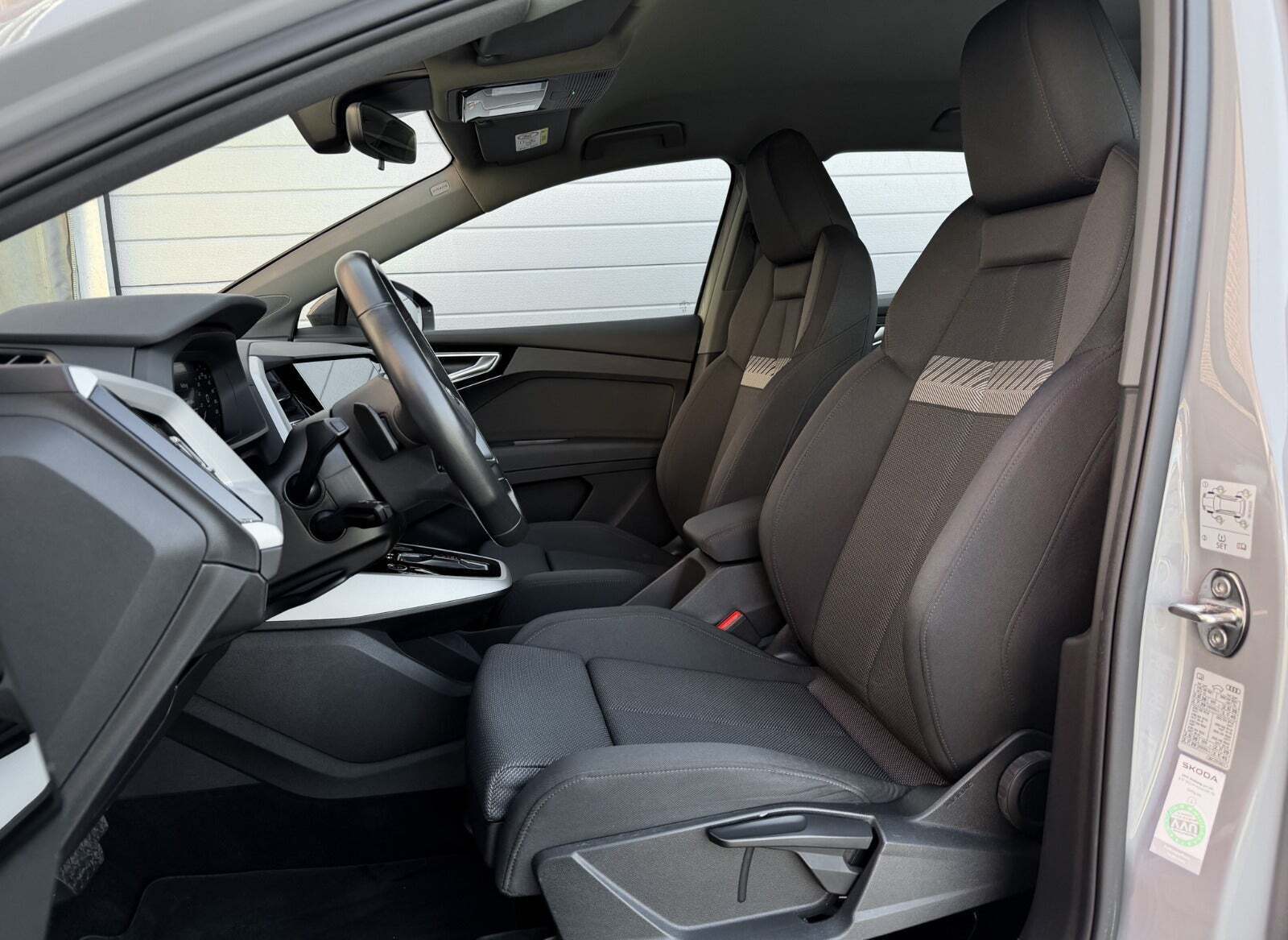 Grå Audi Q4 e-tron fra 2023