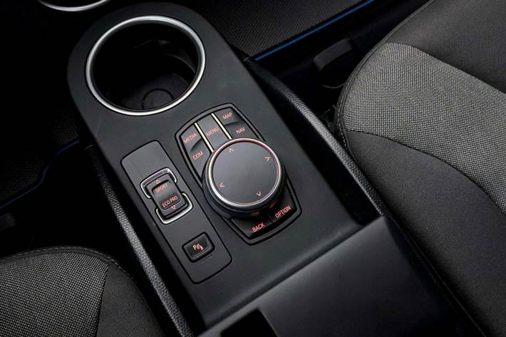 Hvid BMW i3s fra 2022