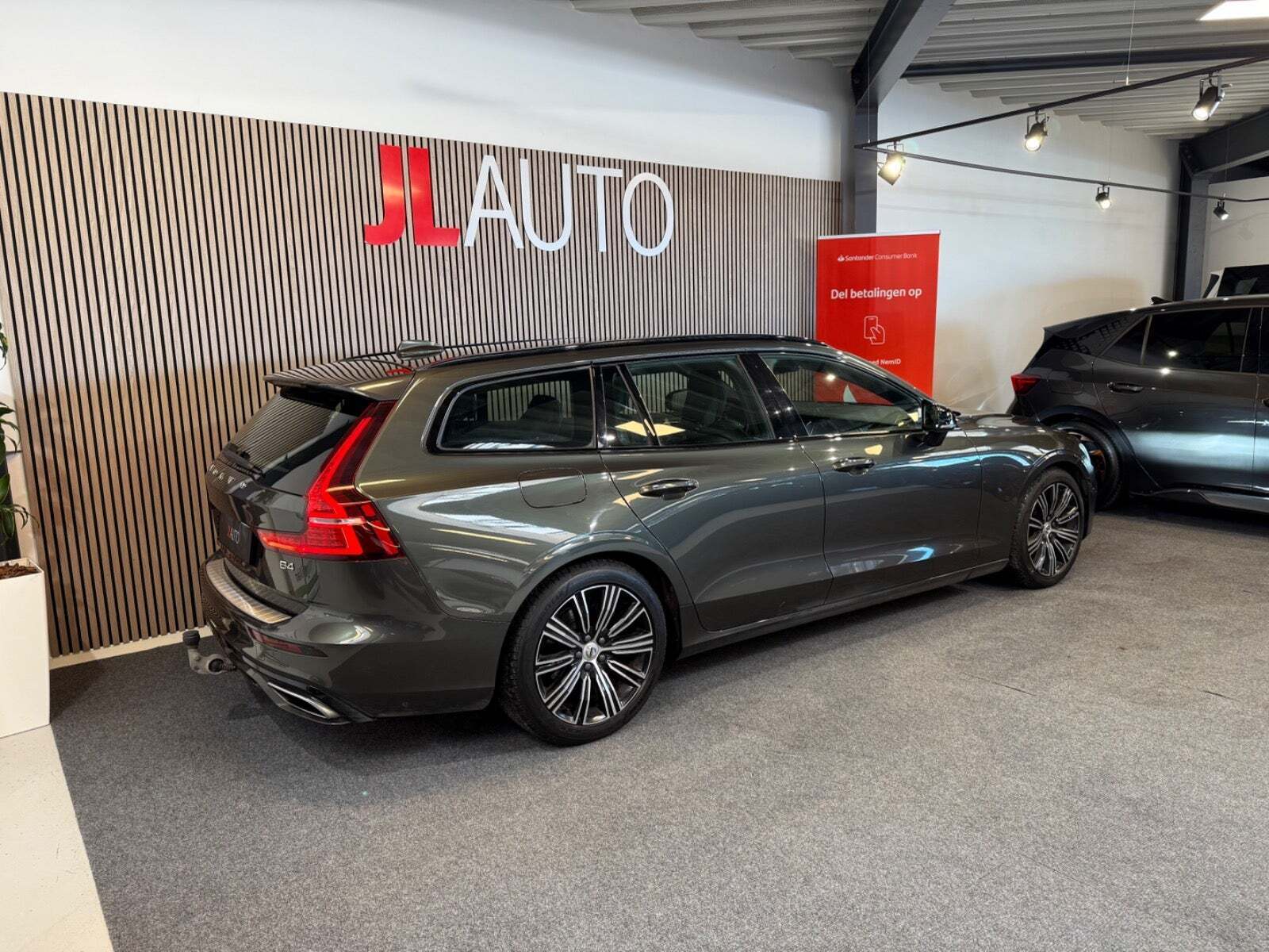 Volvo V60 2,0 B4 197 R-Design aut.
