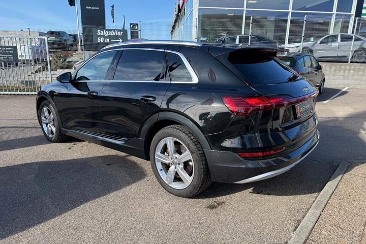 Sort Audi e-tron fra 2020