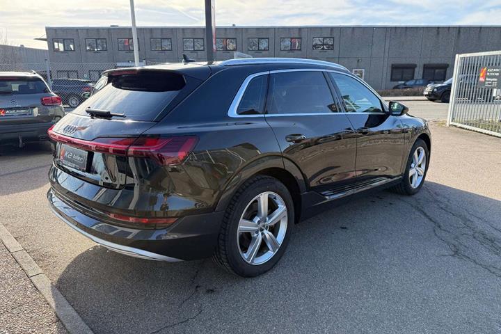 Sort Audi e-tron fra 2020
