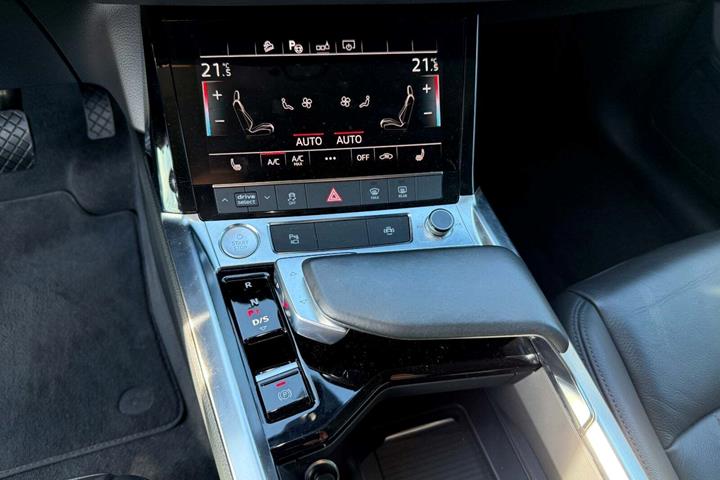 Sort Audi e-tron fra 2020