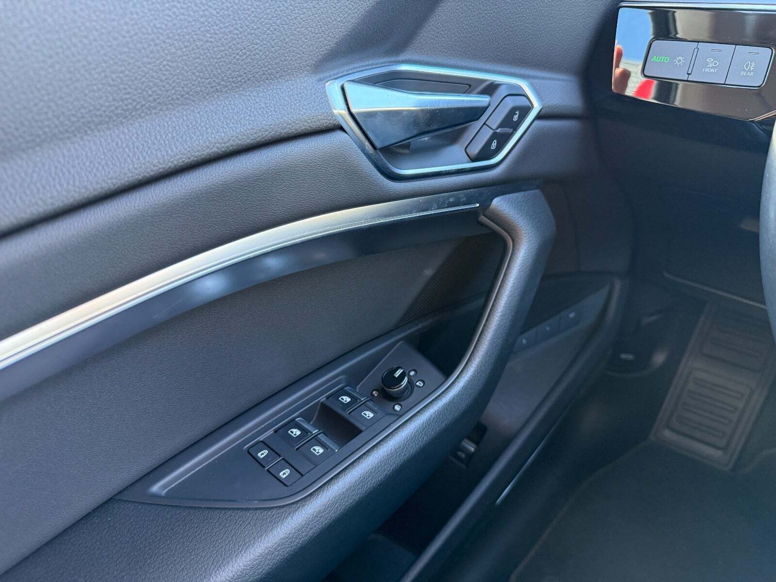 Sort Audi e-tron fra 2020