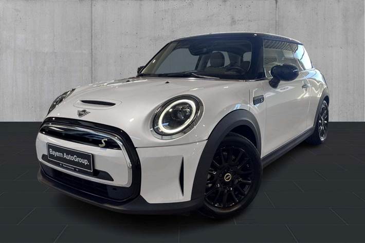Hvid Mini Cooper SE fra 2023 set udefra