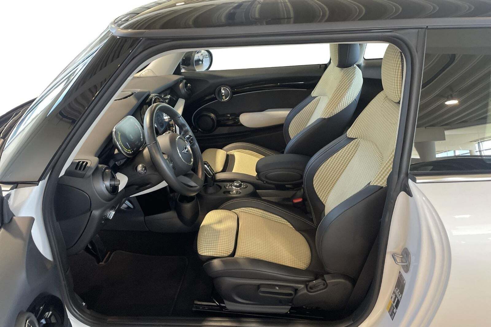 Mini Cooper SE Classic Trim