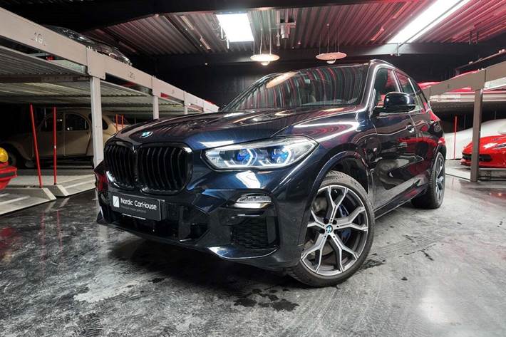 Sort BMW X5 fra 2020 set udefra