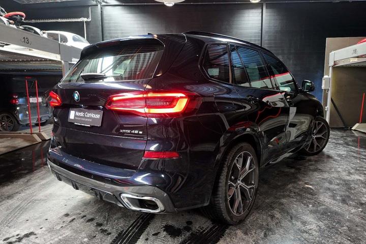 Sort BMW X5 fra 2020