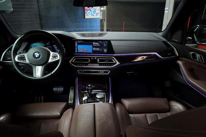 Sort BMW X5 fra 2020