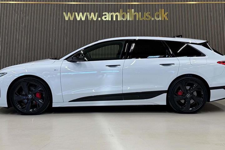 Hvid Audi A6 e-tron fra 2025