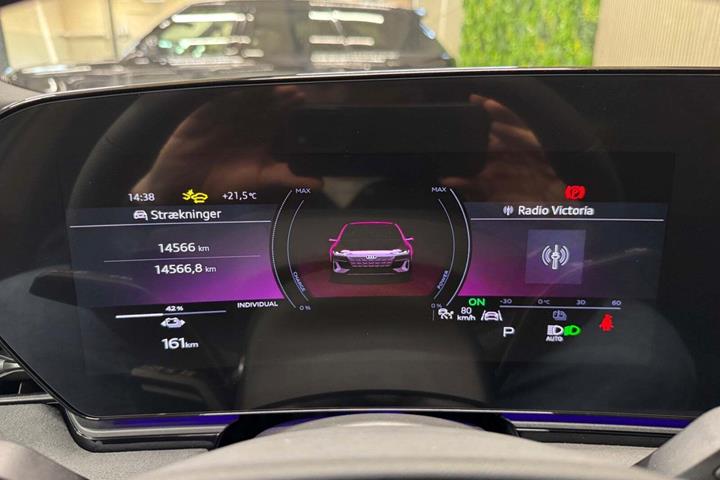 Hvid Audi A6 e-tron fra 2025