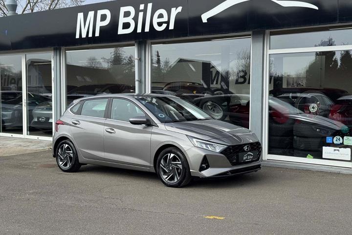 Beige Hyundai i20 fra 2021