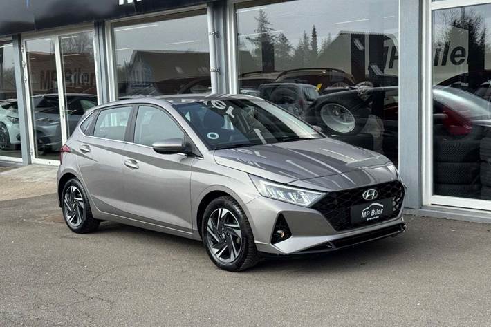 Beige Hyundai i20 fra 2021