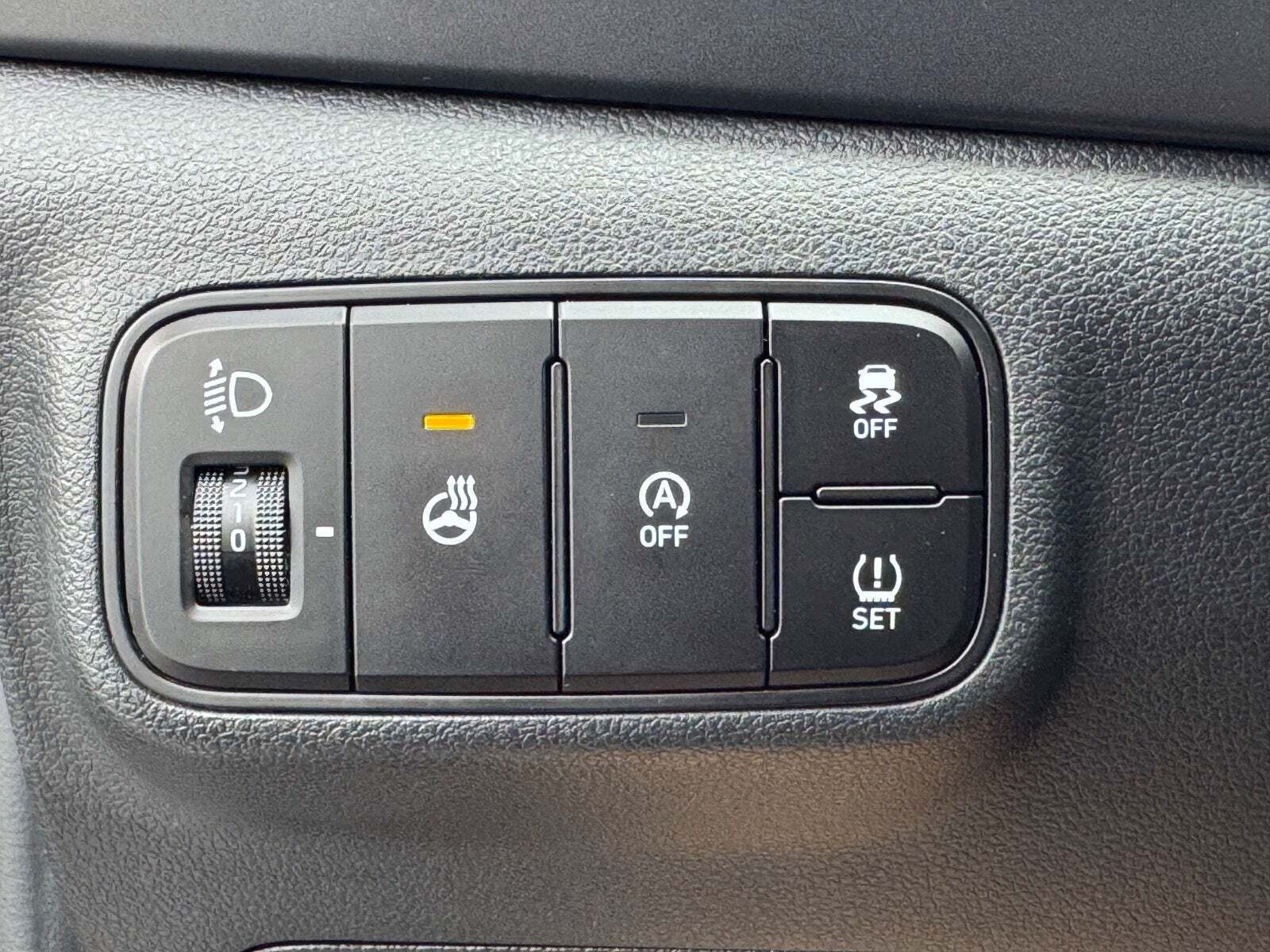 Beige Hyundai i20 fra 2021